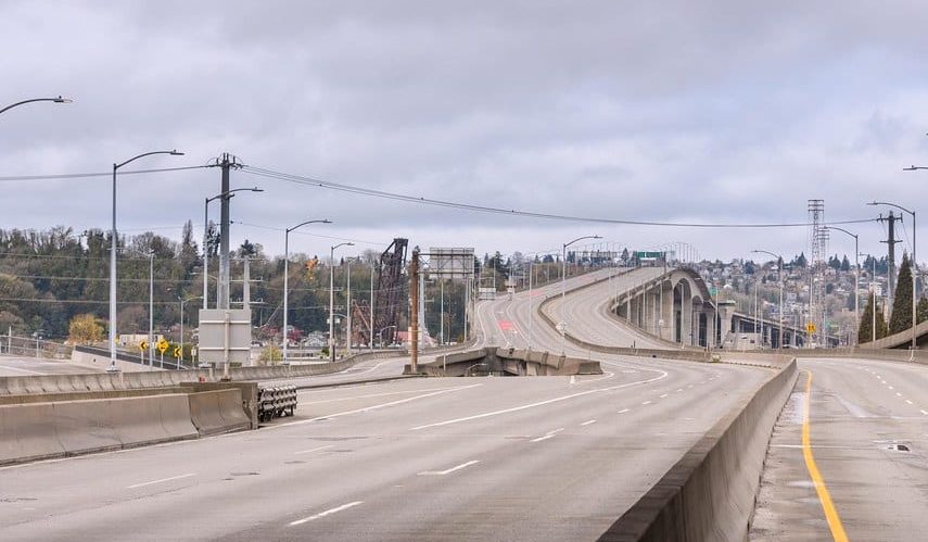 A photo on top of the West Seattle Bridge and an empty highway.