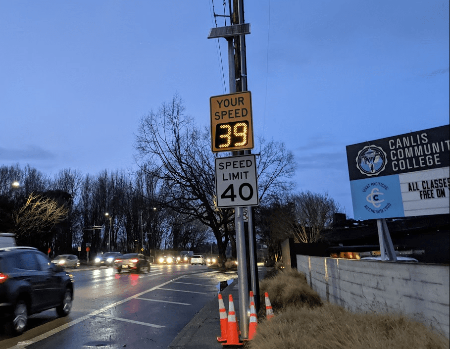 One speed radar sign is shown above a 40 mph speed limit sign. The speed radar portion shows that the vehicle is going 39 mph. The sign is located on northbound Aurora Ave N near Canlis Restaurant.