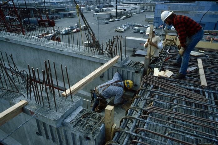Crews at work during high bridge construction in 1983. 