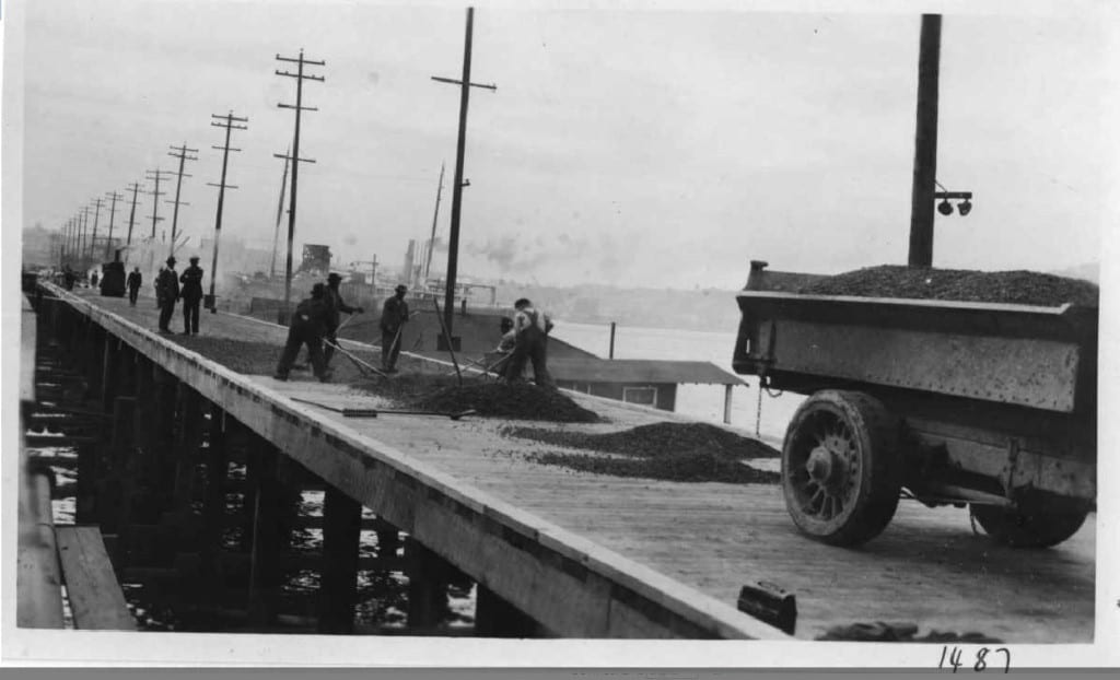 1924 Fairview Bridge City crews paving. Photo Credit: MOHAI. 