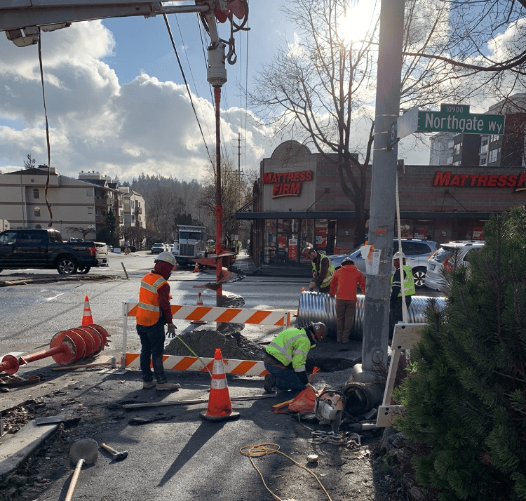 Crews installing the new signal at NE Northgate Way & 8th Ave NE. 