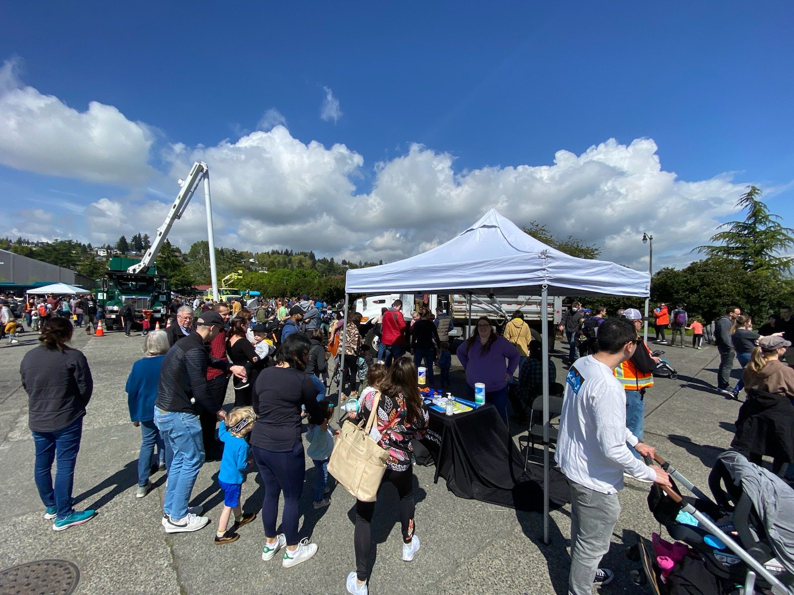 SDOT’s customer service team answers questions from interested community members of all ages at the event, which took place on a clear, sunny day in Seattle.
