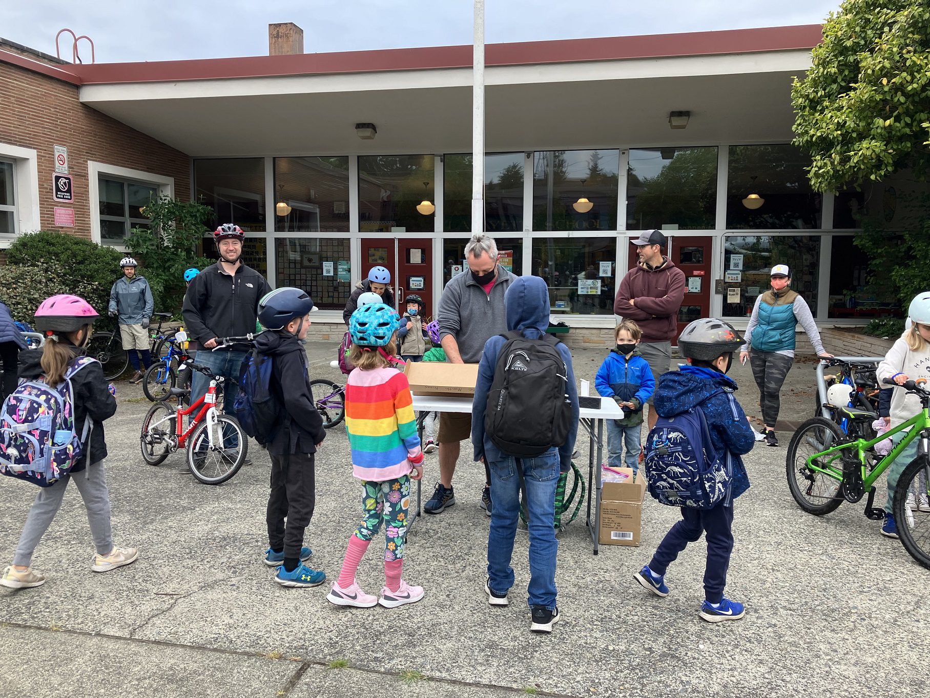 Lafayette Elementary School students line up for free giveaways after biking or scooting to school on May 20. Photo credit: Seattle Public Schools.
