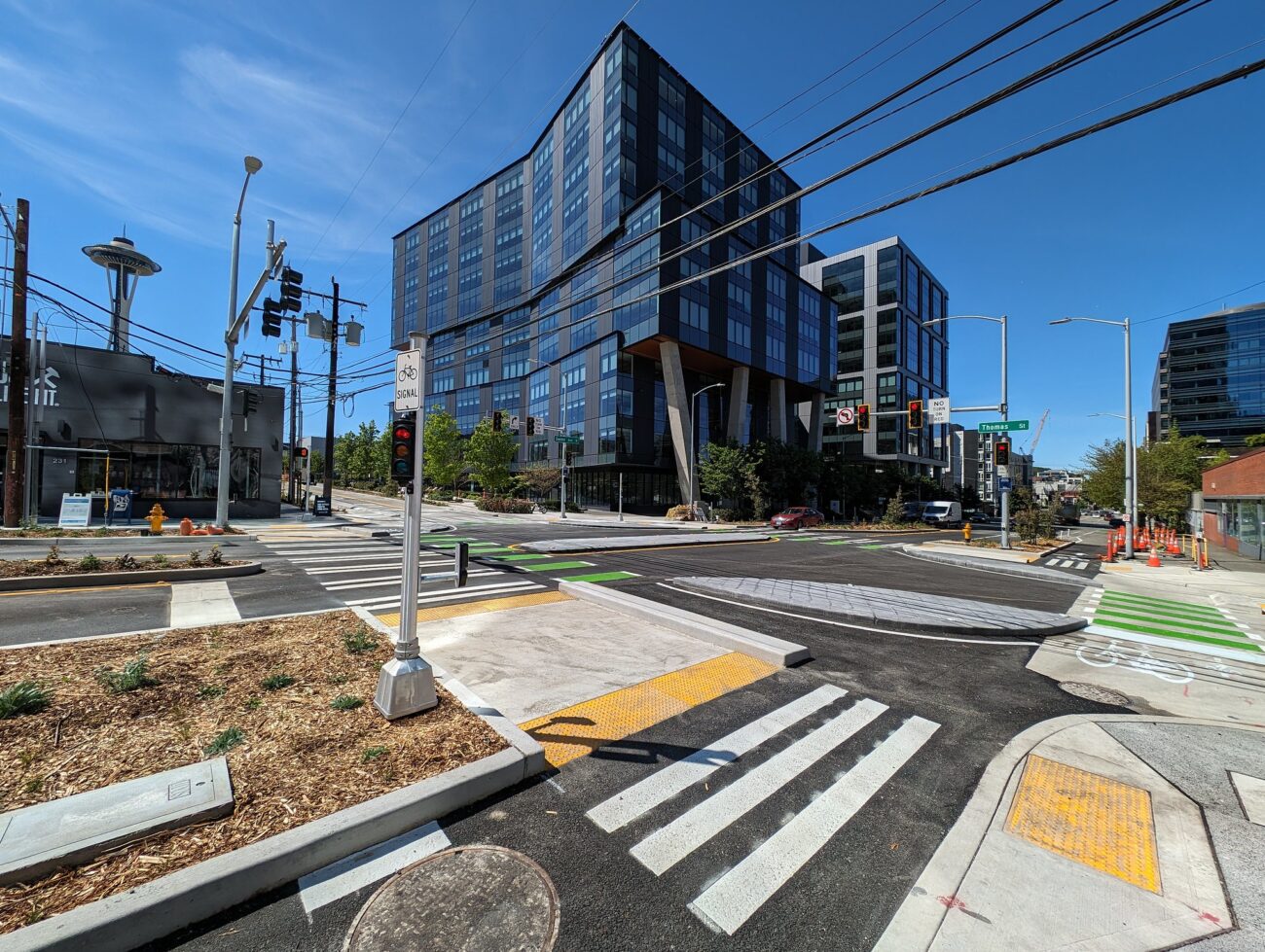 Seattle’s first protected intersection opens at Thomas St and Dexter ...