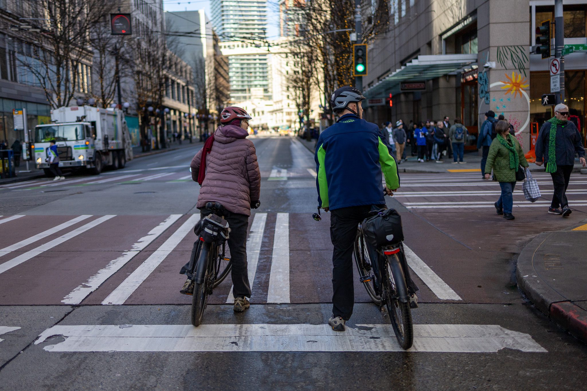 Travel Tips: Seahawks preseason opener, Lake Washington Blvd Bash, Denny Way bus lane (Aug. 13 -27)